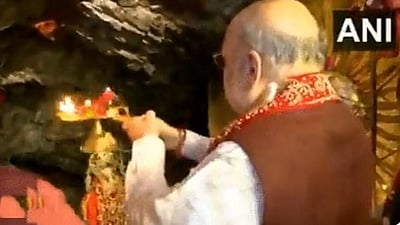 வைஷ்ணோ தேவி கோயிலில் வழிபாடு செய்தார் அமித் ஷா