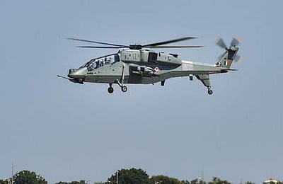 விமானப் படையில் உள்நாட்டு ஹெலிகாப்டா்கள்: அமைச்சா் ராஜ்நாத் சிங் தொடக்கி வைத்தாா்