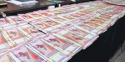 குஜராத், மும்பையில் பறிமுதல் செய்யப்பட்ட கள்ளநோட்டுகளின் மதிப்பு ரூ.317 கோடியைத் தாண்டியது!