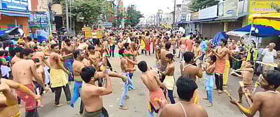 கோவை செளடேஸ்வரி அம்மன் கோவிலில் கத்தி போடும் திருவிழா