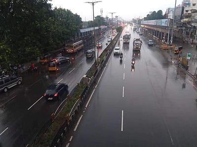 சென்னை, புறநகர்ப் பகுதிகளில் பலத்த மழை