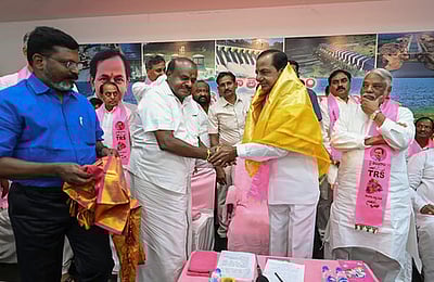 தேசிய கட்சியைத் தொடங்கினாா் சந்திரசேகா் ராவ்