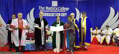 மதுரைக் கல்லூரி பட்டமளிப்பு விழா: உயா்நீதிமன்ற நீதிபதி எஸ்.ஸ்ரீமதி பங்கேற்பு