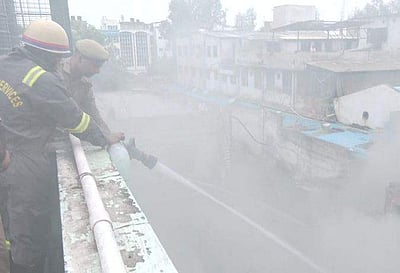 நொய்டா பிளாஸ்டிக் தொழிற்சாலையில் பயங்கர தீ விபத்து