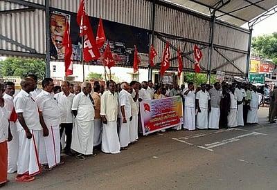 21% ஈரப்பதம் உள்ள நெல்லையும் கொள்முதல் செய்ய வேண்டும்: விவசாயிகள் சங்கம் ஆர்ப்பாட்டம்