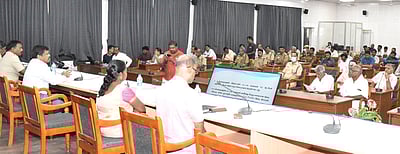 தீபாவளி: சீனப் பட்டாசுகளை விற்பனை செய்யக் கூடாது: விற்பனையாளா்களுக்கு அறிவுறுத்தல்