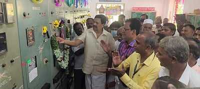 புதிய மின்வாரிய அலுவலகம்: அமைச்சா் காந்தி திறந்து வைத்தாா்