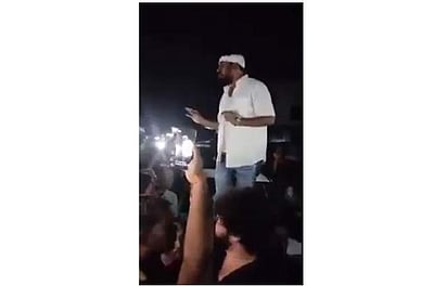 குஜராத்தில் காங்கிரஸ் எம்எல்ஏ மீது மர்மநபர்கள் தாக்குதல்