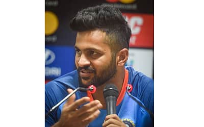 'கேள்வி கேட்பதற்கு முன்பு தரவுகளை சரிபார்க்க வேண்டும்...’ - ஷர்துல் தாக்குர் காட்டமான பதில்! 