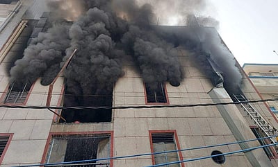 தில்லியில் பிளாஸ்டிக் தொழிற்சாலையில் தீ விபத்து