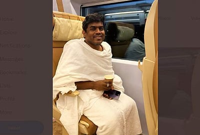 யுவன் எங்கே செல்கிறார்? வைரலாகும் புதிய புகைப்படம்!