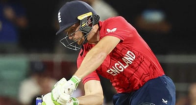 வெற்றியை நெருங்குகிறதா இங்கிலாந்து?: முதல் 10 ஓவர்களில் 98 ரன்கள்!