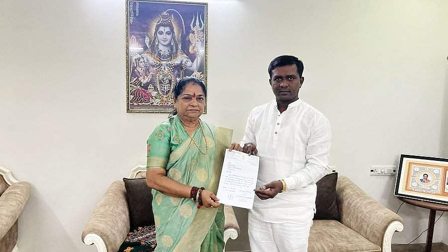 புதிய யுக்தியை கையாள்கிறதா பாஜக? குஜராத்தில் மேலும் ஒரு காங்கிரஸ் எம்எல்ஏ ராஜிநாமா