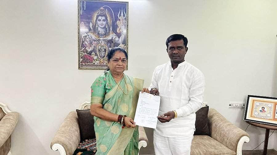 புதிய யுக்தியை கையாள்கிறதா பாஜக? குஜராத்தில் மேலும் ஒரு காங்கிரஸ் எம்எல்ஏ ராஜிநாமா