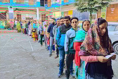 ஹிமாசலில் 3 மணி நிலவரப்படி 55 % வாக்குகள் பதிவு