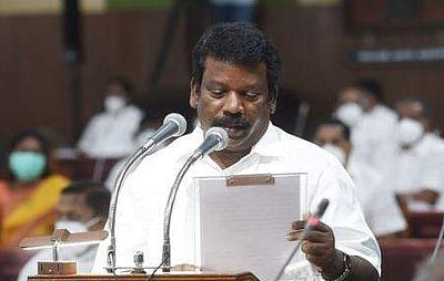 10% இடஒதுக்கீடு எதிரான தீர்மானத்திற்கு தமிழக காங்கிரஸ் ஆதரவு!