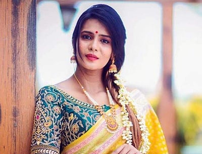 மீரா மிதுன் தலைமறைவு: லுக் அவுட் நோட்டீஸ் அனுப்ப முடிவு!