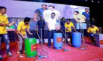 மகாராஷ்டிரம்: கலாம்நூரி கலாசார விழாவில் டிரம் வாசித்து ராகுல்காந்தி அசத்தல்