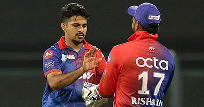 ஐபிஎல்: அணி மாறினார் ஷர்துல் தாக்குர்!