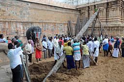 திருக்கோடீசுவர சுவாமி கோயிலில் சித்திரை திருவிழா முகூா்த்தக் கால் நடப்பட்டது