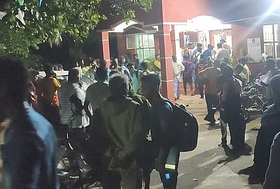 ராணுவ ஆள் சேர்ப்பு முகாம்: நன்னடத்தை சான்று பெற காவல்நிலையம் முன் குவிந்த இளைஞர்கள்