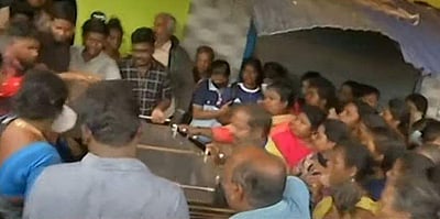 பேச்சுவார்த்தைக்குப் பின் பிரியாவின் உடல் பெற்றோரிடம் ஒப்படைப்பு