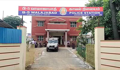 காரில் கடத்தப்பட்ட நபர்: 15 நிமிடங்களில் சுற்றிவளைத்த காவல்துறை