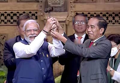 ஜி 20 அமைப்பின் தலைமைப் பொறுப்பு இந்தியாவிடம் ஒப்படைப்பு