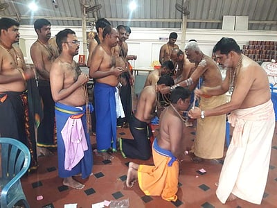 சேலம்: சாஸ்தா நகர் ஐயப்பன் ஆசிரமத்தில் மாலை அணிந்த பக்தர்கள்