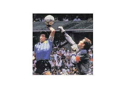 ‘ஹேண்ட் ஆஃப் காட்’ பந்து ரூ.19 கோடிக்கு ஏலம்