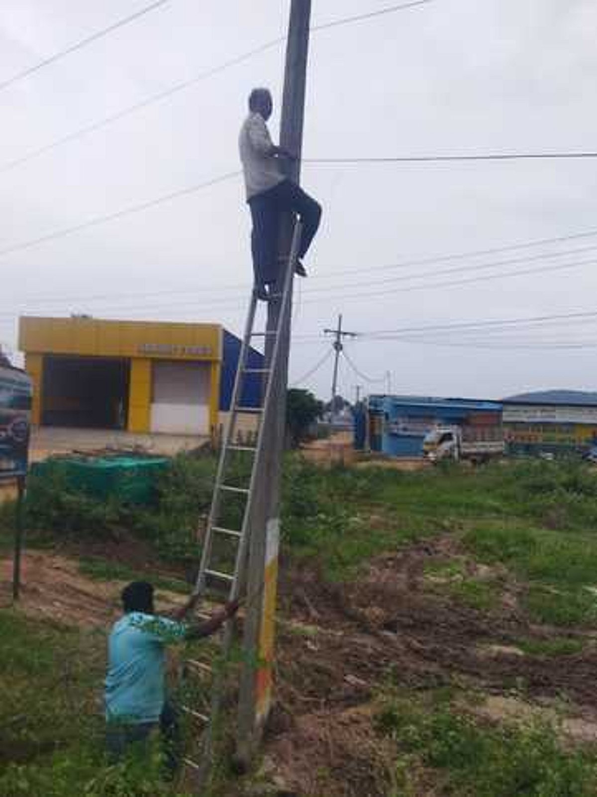 அரசு கேபிள் தொலைக்காட்சி செட்டாப் பாக்ஸ்களை திருப்பித் தராத ஆபரேட்டா்கள் மீது போலீஸில் புகாா்