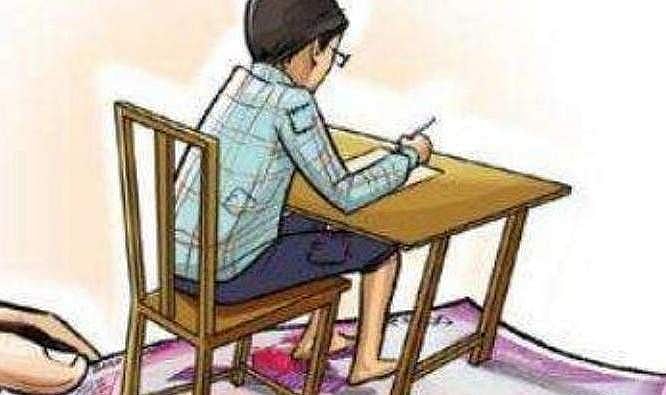 பள்ளியை கேளிக்கை விடுதியாக மாற்றிய ஆசிரியர்: விடியோவால் சிக்கினார்