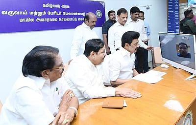 அவசர கட்டுப்பாட்டு மையத்தில் முதல்வர் ஸ்டாலின் நேரில் ஆய்வு