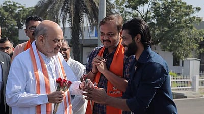 அமித் ஷாவுடன் ஜடேஜா சந்திப்பு!