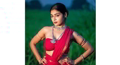 பூங்குழலியாக அசத்தும் தர்ஷா குப்தா: வைரலாகும் புகைப்படங்கள்! 