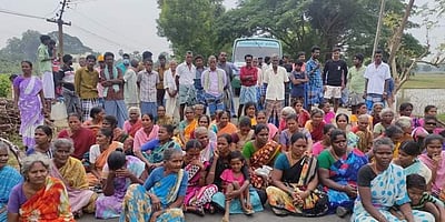 நிவாரணம் வழங்கக் கோரி சாலை மறியல்: ஒன்றிய பெருந்தலைவரிடம் வாக்குவாதம்!