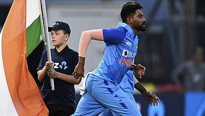 கடைசி ஓவர்களில் நிலைகுலைந்த நியூசிலாந்து: இந்திய அணிக்கு 161 ரன்கள் இலக்கு!