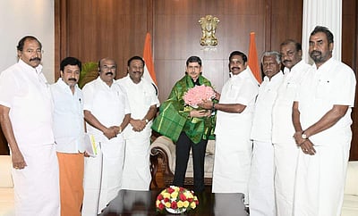 ஆளுநருடன் எடப்பாடி பழனிசாமி திடீர் சந்திப்பு!