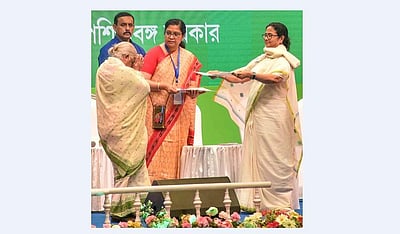 என்ஆா்சி: மேற்கு வங்க மக்கள்எச்சரிக்கையுடன் இருக்க வேண்டும்- மம்தா பானா்ஜி