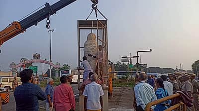 இந்திரா காந்தி சிலை அகற்றம்: ஸ்ரீபெரும்புதூரில் 2 மணி நேரம் போக்குவரத்து நெரிசல்!