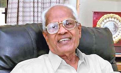 இரண்டு துருவங்களுடன் பயணித்த ஆரூர்தாஸ்!