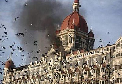 மும்பை தாக்குதல் தினம்: மகாராஷ்டிர ஆளுநர், முதல்வர் அஞ்சலி!