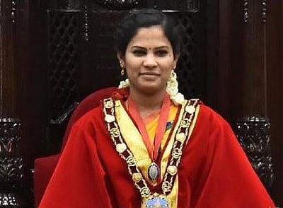 விபத்தில் சிக்கிய சென்னை மேயர் கார் 