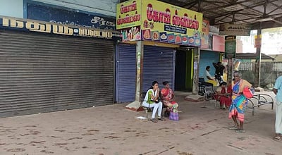 சீர்காழியில் நகராட்சி நிர்வாகத்தைக் கண்டித்து கடையடைப்பு போராட்டம்