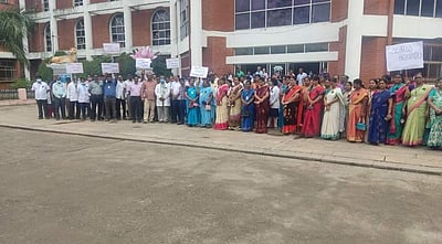 அண்ணாமலை பல்கலை. மருத்துவக் கல்லூரி ஆசிரியர்கள் போராட்டம்