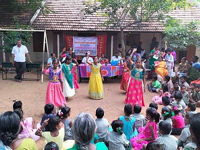 தம்மம்பட்டி அருகே வாழக்கோம்பை நடுநிலைப் பள்ளியில்  கலைத் திருவிழா