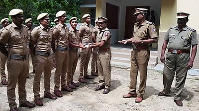 கடலோர பாதுகாப்புப் பணியில் ஊா்காவல் படையினா்