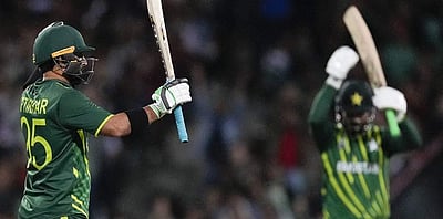 ஷதாப் கான், இஃப்திகார் திடீர் அதிரடி: தெ..ஆ. அணிக்கு எதிராக 185 ரன்கள் குவித்த பாகிஸ்தான்