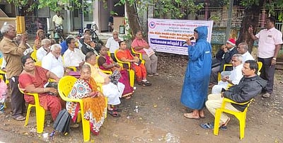 பழைய ஓய்வூதியத் திட்டம் கோரி தா்னா