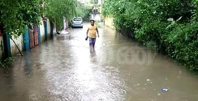 சீர்காழி சுற்றுவட்டார பகுதிகளில் இரவு முழுவதும் கனமழை: இயல்பு வாழ்கை பாதிப்பு